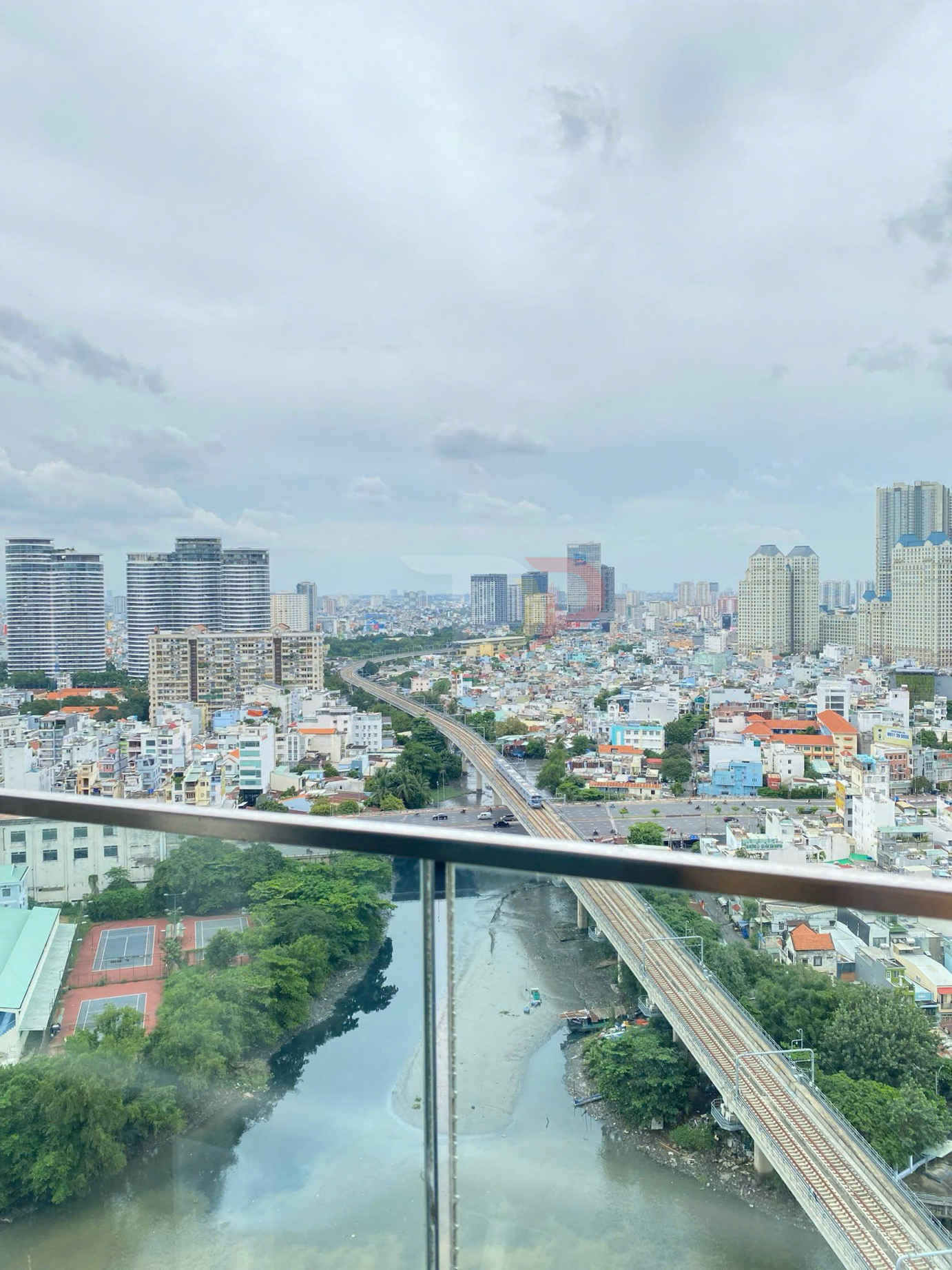 Bán căn hộ Vinhomes Golden River Aqua 4 một phòng ngủ full nội thất view sông và Landmark 81 trực diện